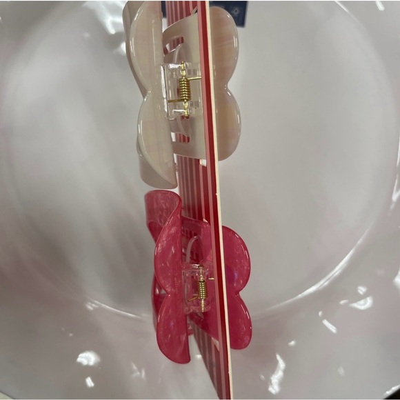 Piper K set of 2 valentines heart flat lay claw clips in White and Red - Picture 4 of 4